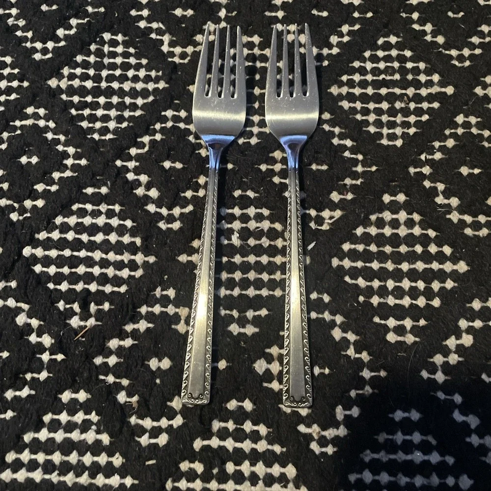 WATERTOWN STAINLESS FLATWARE JAPAN VINTAGE Scroll Side Desert/salad Forks 2